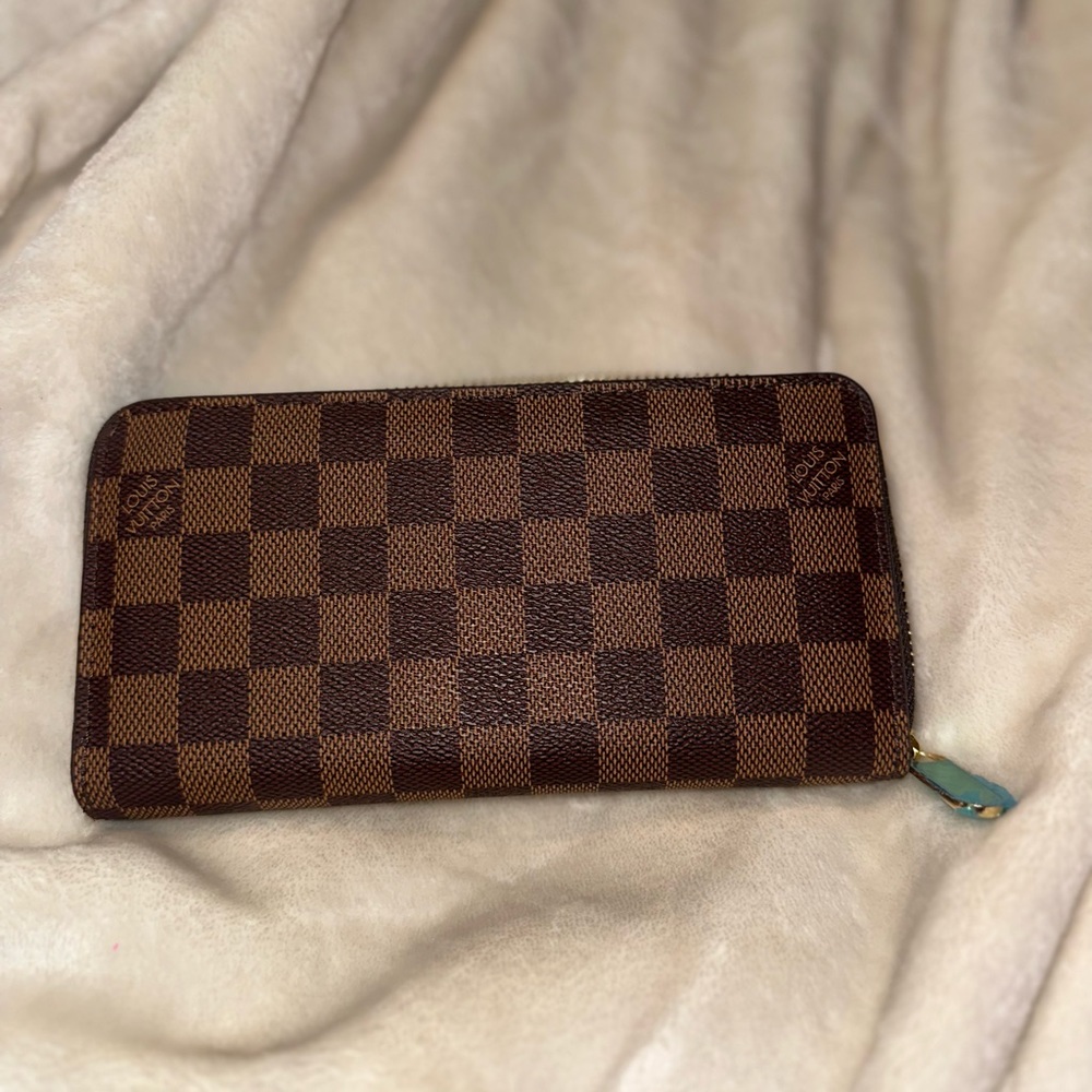 Brand New Louis Vitton Zippy Wallet